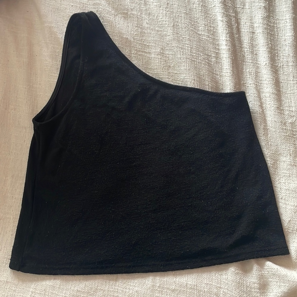 One shoulder top